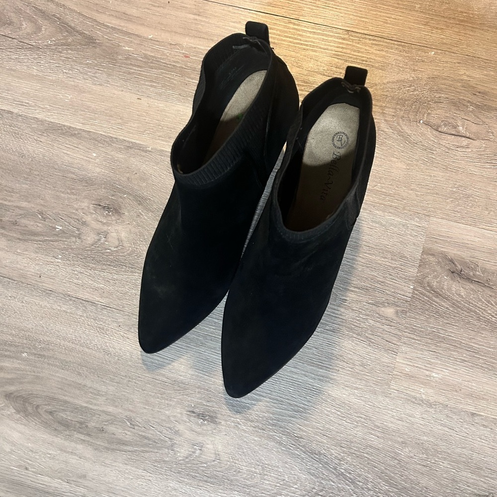Bella Vita Sleek Black Ankle Booties